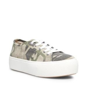 Steve Madden  "EMMI  CAMOFLAGE"  Platform Shoe